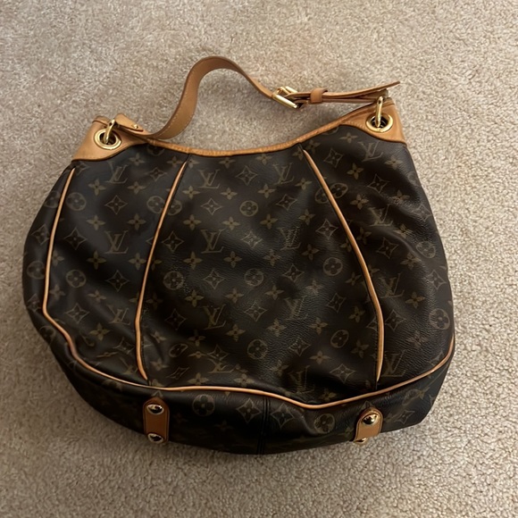 Louis Vuitton Purse - Picture 6 of 13